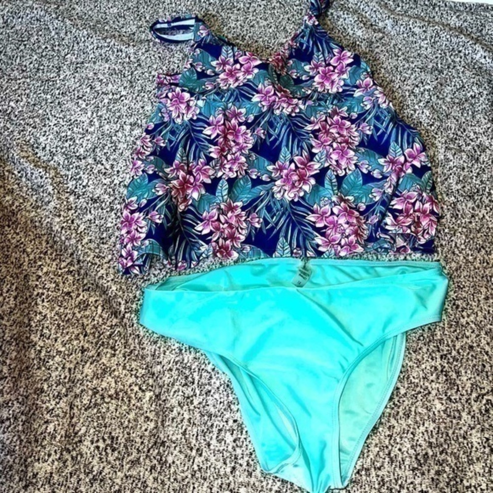 Floral Blue And Pink Tankini Top and Bottoms Size 1x